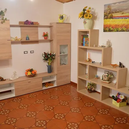 Cristina Villa *